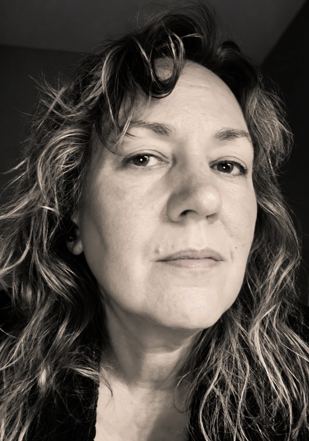 Black-and-white portrait of Sue, the human behind Crowdecks